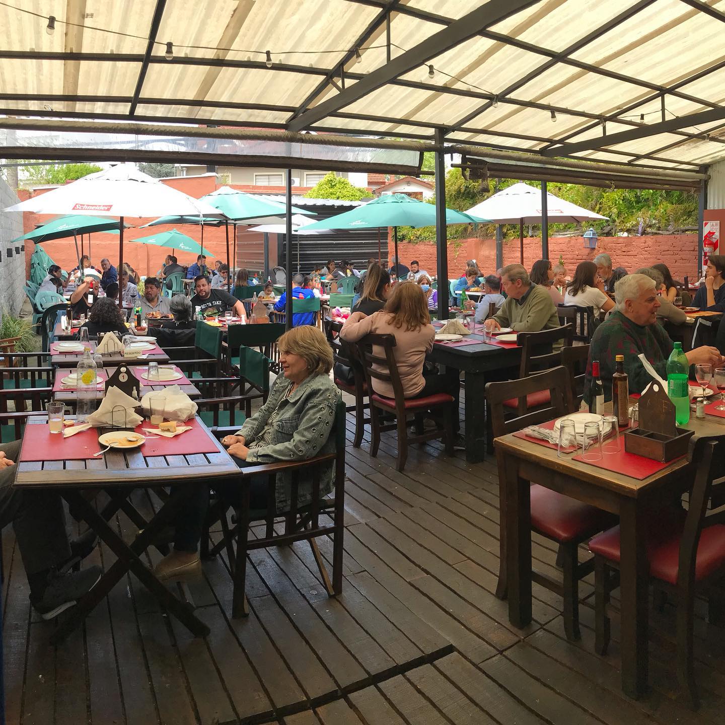 Clientes disfrutando